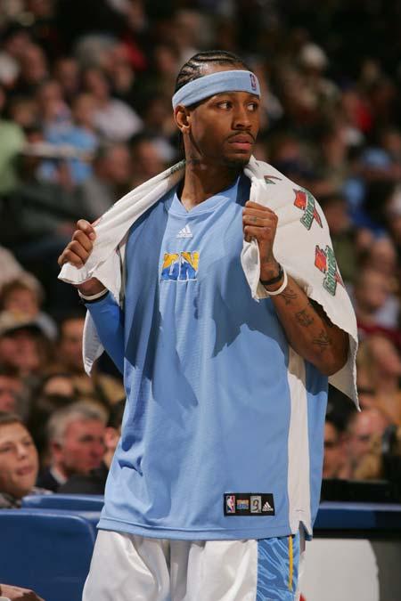 皇马又伤一人？居莱尔欧国联尾声阶段被换下，走路一瘸一拐